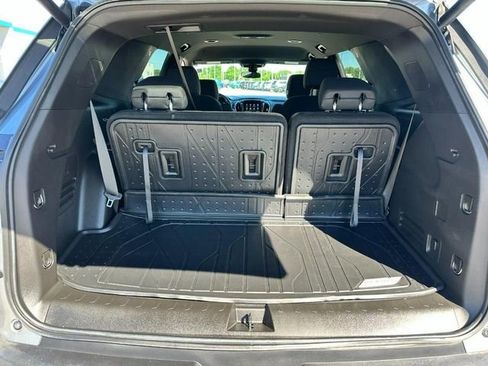 Used 2023 Chevrolet Traverse LT FWD image 5