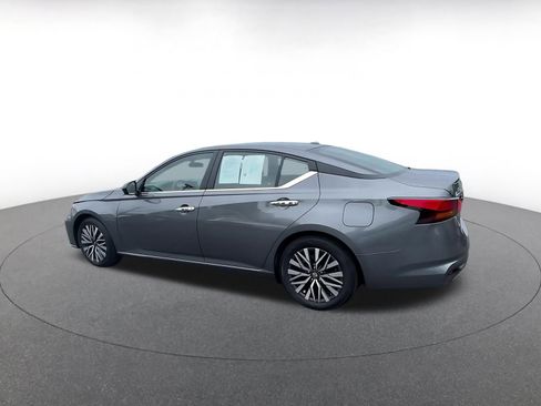 Used 2025 Nissan Altima 2.5 SV image 10