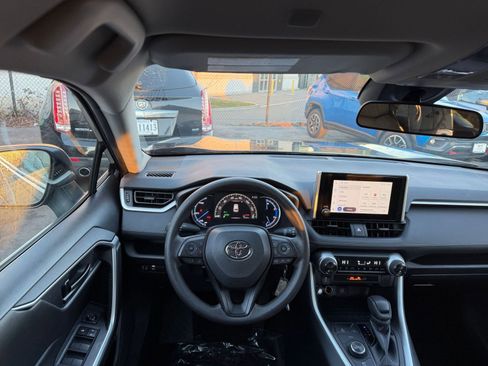 Used 2025 Toyota RAV4 LE image 33