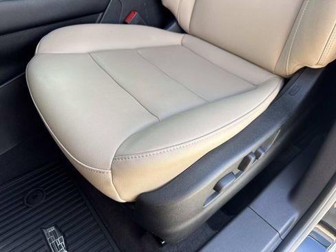 Used 2024 Cadillac XT4 Luxury image 19