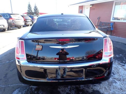 Used 2014 Chrysler 300 C image 5