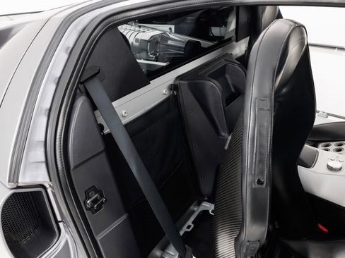 Used 2006 Ford GT RWD image 43