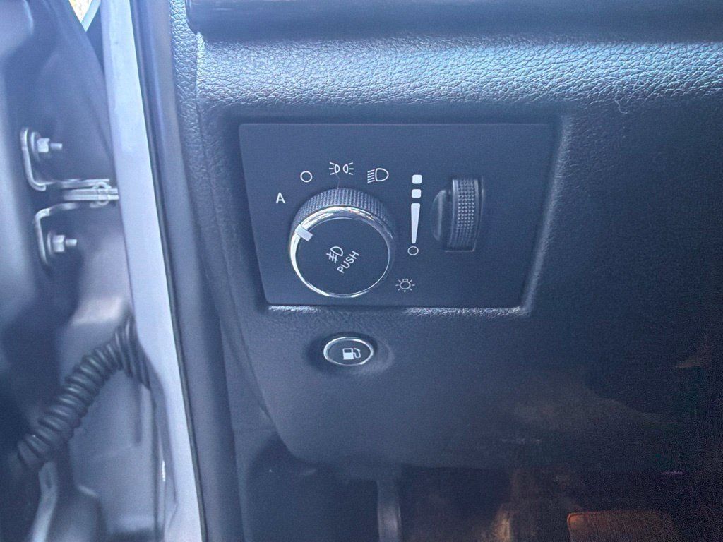 Used 2017 Jeep Grand Cherokee Laredo AWD/4WD image 20