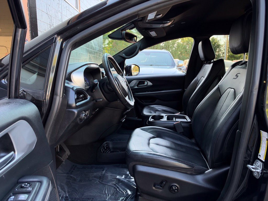 Used 2019 Chrysler Pacifica Touring-L w/ S Appearance Package FWD image 8
