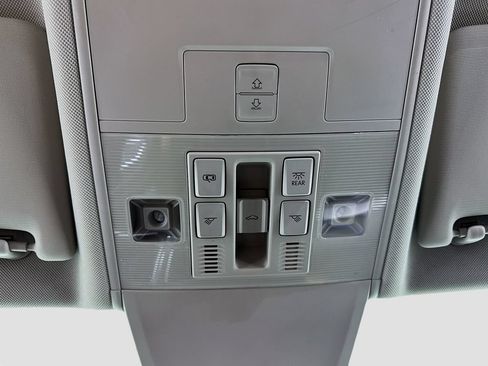 Used 2022 Volkswagen Tiguan SE AWD/4WD image 18