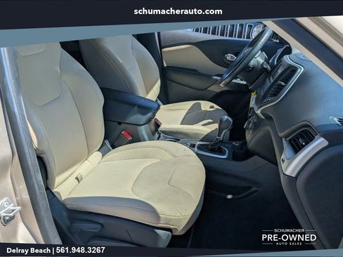 Used 2015 Jeep Cherokee Latitude AWD/4WD image 19