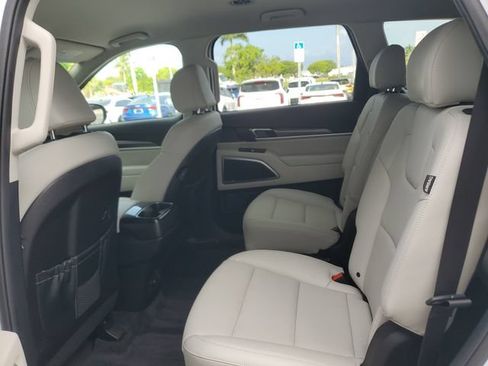 Certified 2024 Kia Telluride S FWD image 8