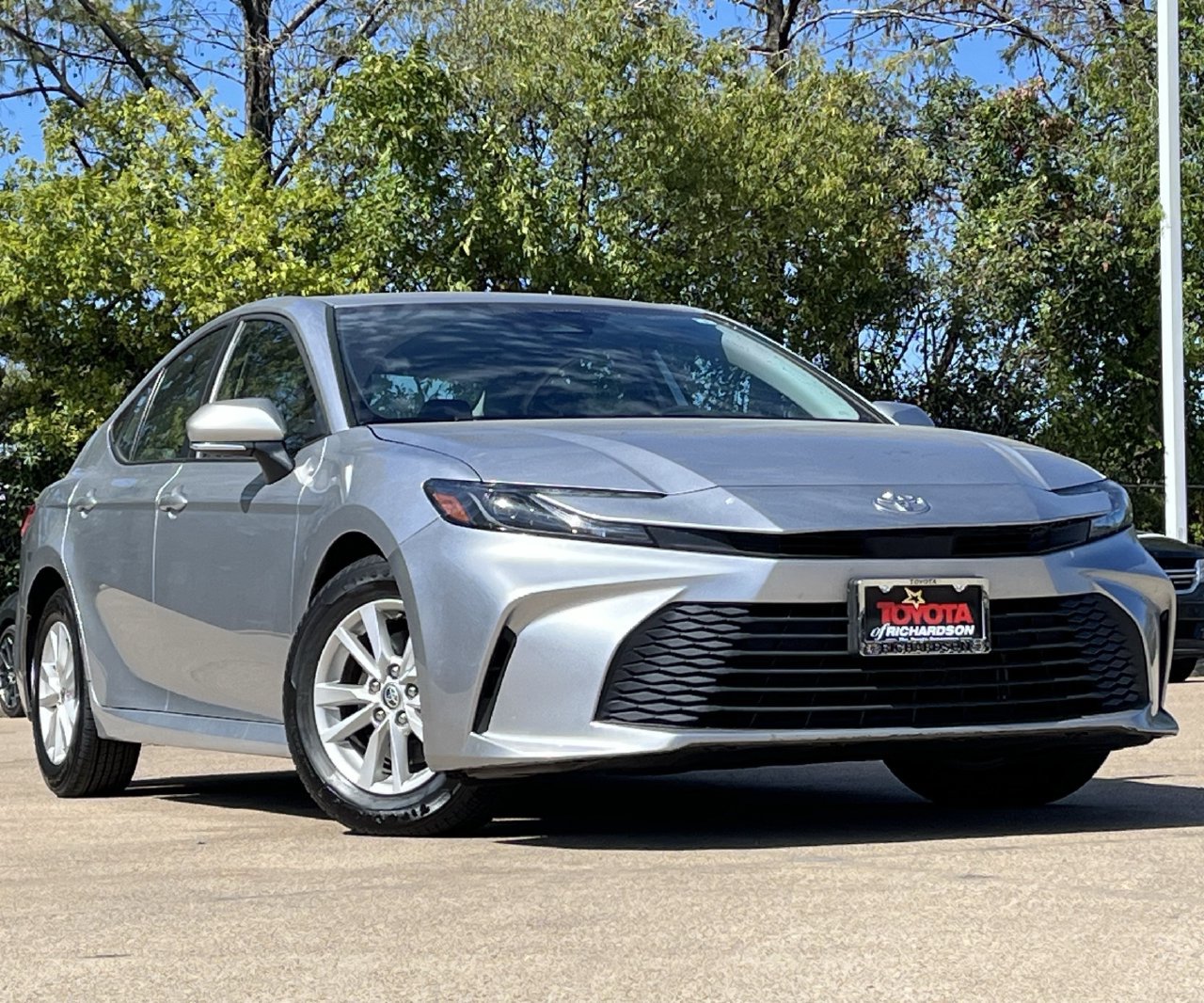 Used 2025 Toyota Camry LE FWD image 2