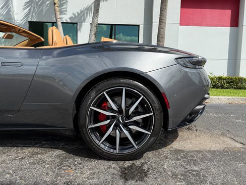 Used 2019 Aston Martin DB11 Volante image 10