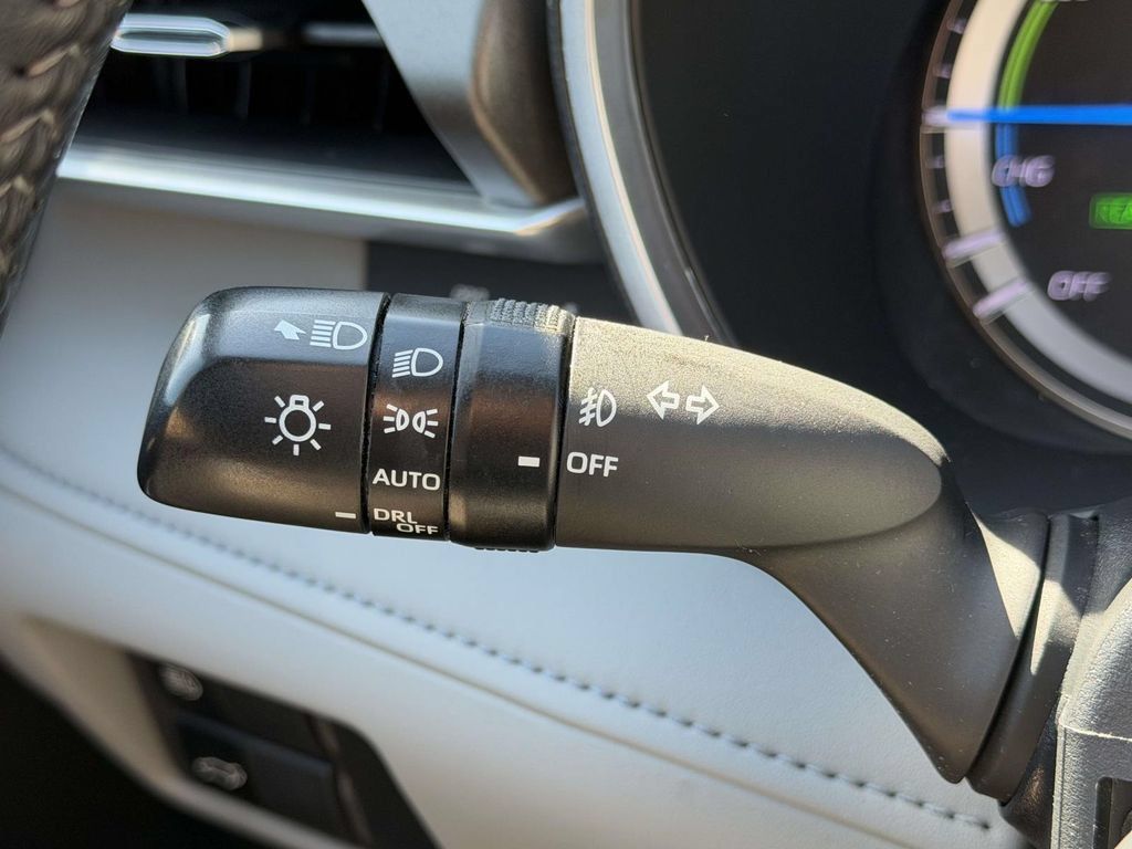Used 2023 Toyota Highlander XLE AWD/4WD image 31