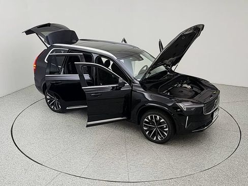 New 2026 Volvo XC90 T8 Plus w/ Protection Package Premier AWD/4WD image 39