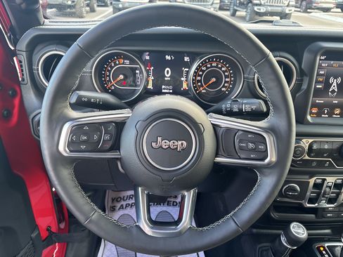 Used 2018 Jeep Wrangler Unlimited Sahara AWD/4WD image 15