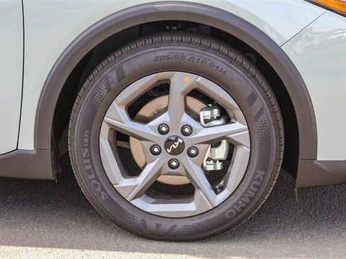 New 2025 Kia K4 LXS image 11