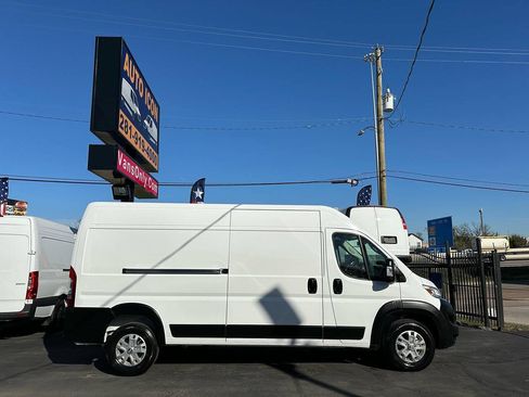 Used 2024 RAM ProMaster 2500 w/ Quick Order Package 22G SLT FWD image 3