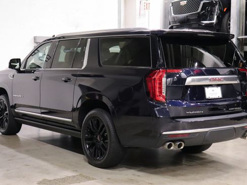 Used 2021 GMC Yukon XL Denali w/ Denali Ultimate Package image 3
