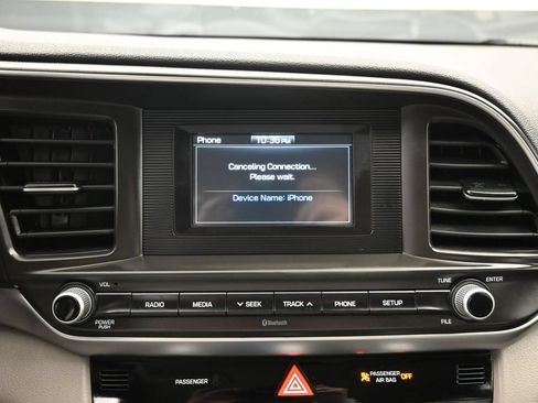 Used 2020 Hyundai Elantra SE FWD image 14