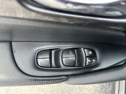 Used 2020 Nissan Rogue S w/ Special Edition Package FWD image 15