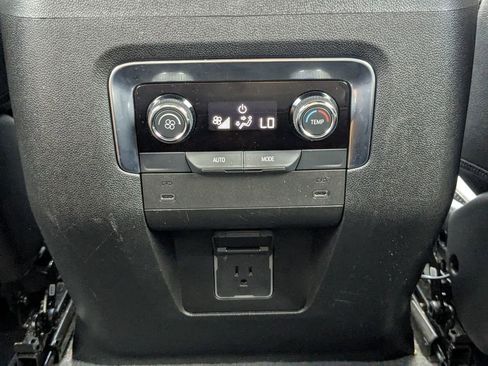 Certified 2025 Chevrolet Suburban Z71 AWD/4WD image 25