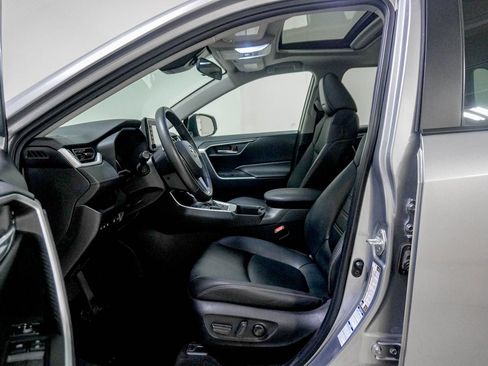 Used 2022 Toyota RAV4 XLE Premium AWD/4WD image 21
