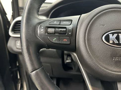 Used 2017 Kia Sorento LX w/ LX Convenience Package image 18