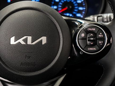 Used 2022 Kia Soul EX image 16