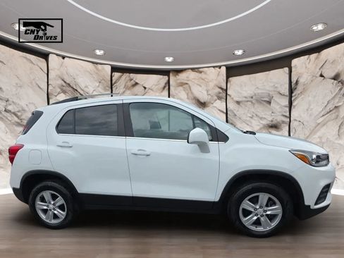 Used 2017 Chevrolet Trax LT w/ Driver Confidence Package AWD/4WD image 4