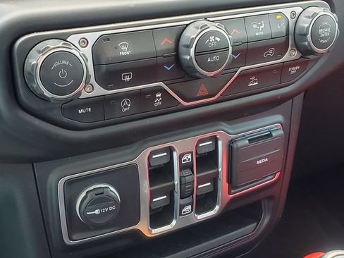 Used 2023 Jeep Gladiator Sport AWD/4WD image 18
