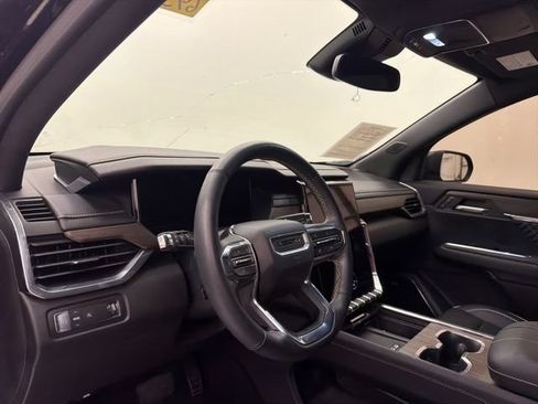 Used 2025 GMC Acadia Denali FWD image 13