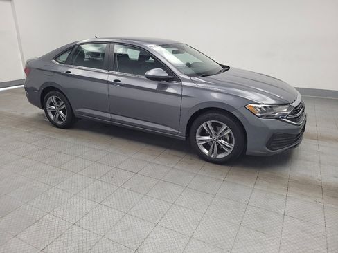 Used 2024 Volkswagen Jetta SE FWD image 11