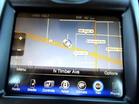 Used 2016 Chrysler 300 C image 11