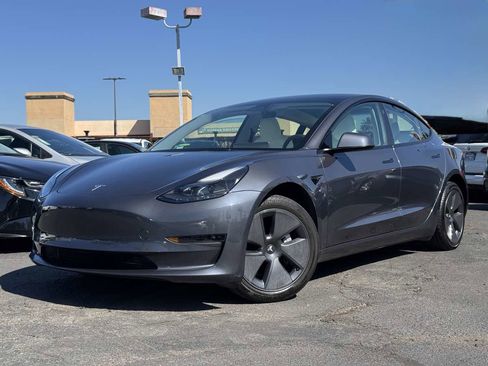 Used 2023 Tesla Model 3 Standard Range image 2