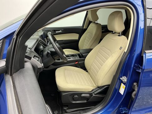 Used 2023 Ford Edge SE image 8