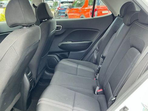 Used 2025 Hyundai Venue SEL FWD image 22