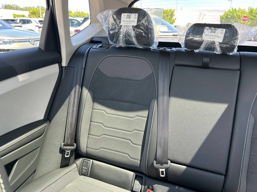 New 2026 Volkswagen Taos SE FWD image 12