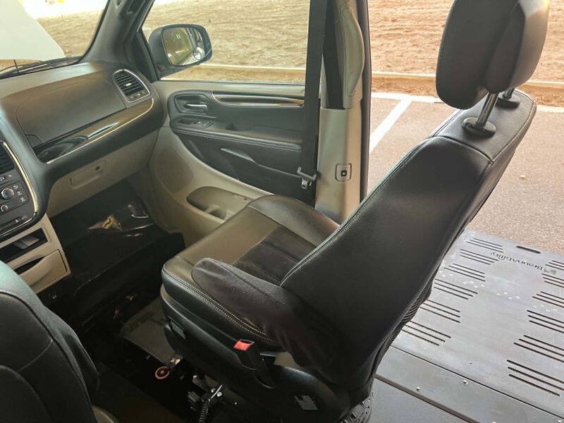 Used 2018 Dodge Grand Caravan SXT FWD image 48