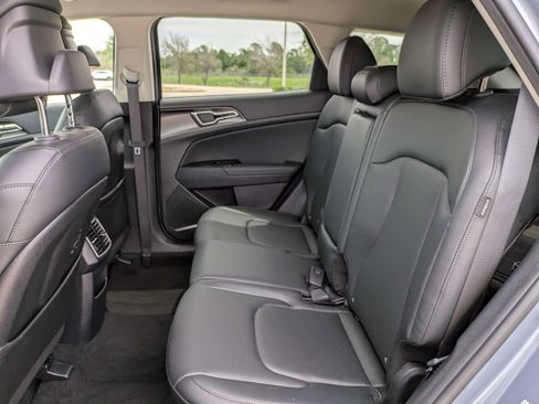 Used 2025 Kia Sportage EX FWD image 16