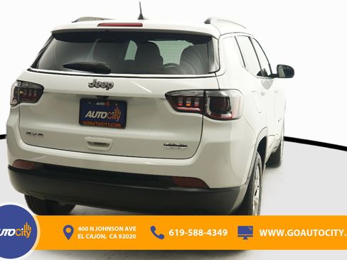 Used 2024 Jeep Compass Latitude image 10