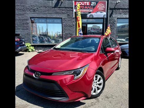 Used 2024 Toyota Corolla LE FWD image 1