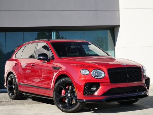 Used 2022 Bentley Bentayga image 1