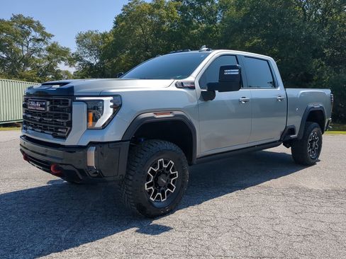 Used 2024 GMC Sierra 2500 AT4X image 6