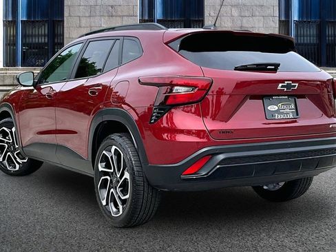 Used 2025 Chevrolet Trax RS w/ Sunroof Package FWD image 10