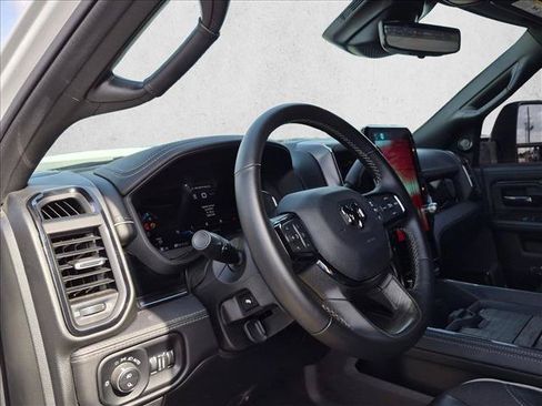 Used 2025 RAM 3500 Limited AWD/4WD image 9