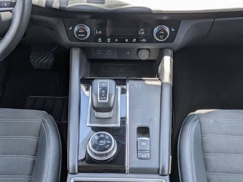 Used 2024 Mitsubishi Outlander SE FWD image 17
