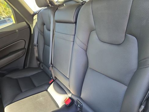 Used 2019 Volvo XC60 T8 Momentum w/ Premium Package image 13