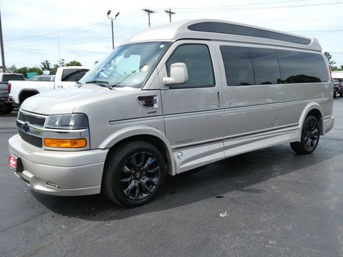 New 2023 Chevrolet Express 2500 Extended RWD image 8