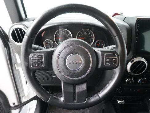 Used 2015 Jeep Wrangler Unlimited Sahara w/ Connectivity Group image 16