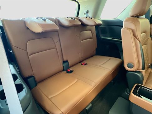 Used 2024 Nissan Pathfinder Platinum AWD/4WD image 27