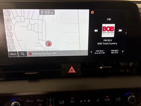 Used 2023 Kia Sportage EX AWD/4WD image 3