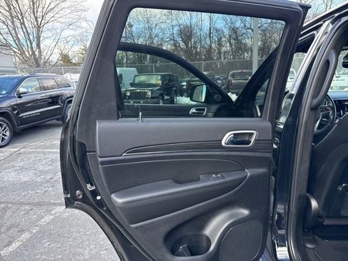 Used 2022 Jeep Grand Cherokee Limited image 36