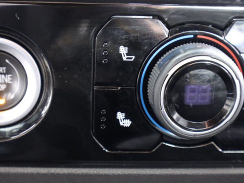 Used 2023 Chevrolet Silverado 1500 LT AWD/4WD image 23
